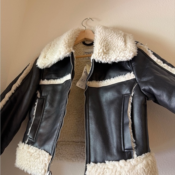 NWT Black Jacket with Sherpa Lining - Picture 5 of 5